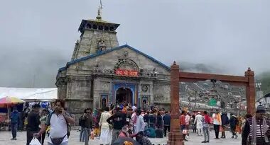 केदारनाथ धाम में बढ़ रही तीर्थयात्रियों की संख्या