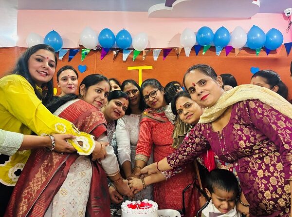 किड्स कैसल प्ले स्कूल में मदर्स डे के उपलक्ष में कार्यक्रम आयोजित