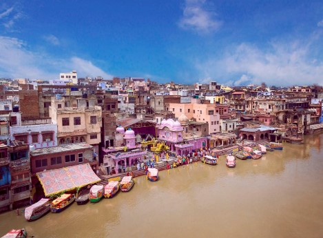 शहर में बारिश से भरा पानी, ट्रिपल इंजन की सरकार भी हुई फेल