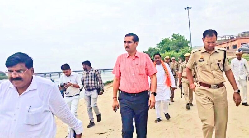 गंगा दशहरा पर्व हेतु व्यापक तैयारियों का निरीक्षण बंगाली घाट से विश्राम घाट तक प्रशासन एवं नगर निगम द्वारा संयुक्त निरीक्षण