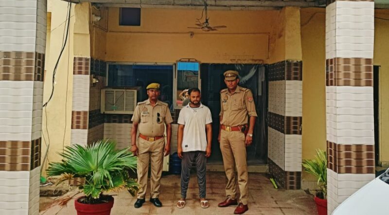 शांति भंग के मुकदमे में फरार अभियुक्त को थाना कोसीकला पुलिस ने गिरफ्तार कर भेजा जेल
