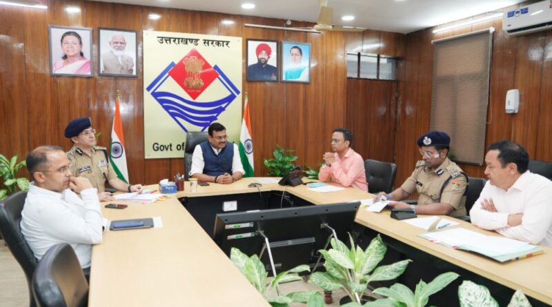 धार्मिक स्थलों की ओर जाने वाले मार्गों से अतिक्रमण हटाकर चौड़ीकरण कराया जाए- मुख्य सचिव