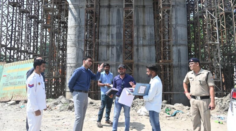 डीएम सविन बंसल ने भंडारीबाग रेलवे ओवरब्रिज निर्माण कार्यों का किया स्थलीय निरीक्षण