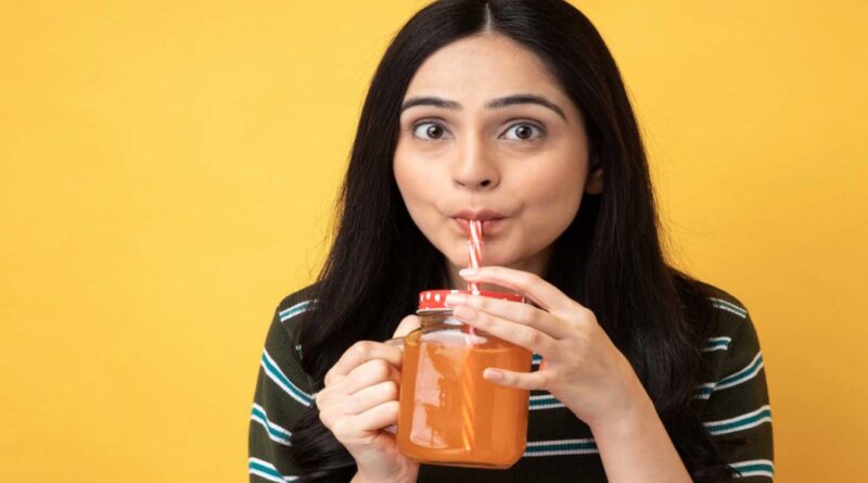 पैक्ड जूस और एनर्जी ड्रिंक बन रहे ‘मीठा जहर’, वैज्ञानिकों ने जारी किया अलर्ट