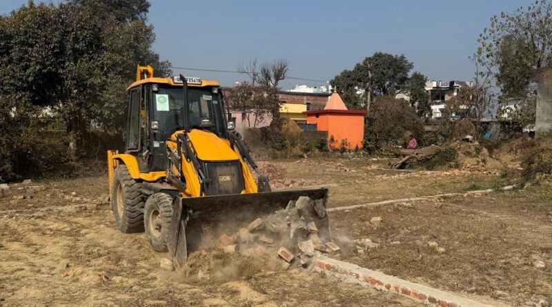 एमडीडीए की बड़ी कार्रवाई- हरभजवाला और मेहुवाला में अवैध प्लॉटिंग पर चला बुलडोजर