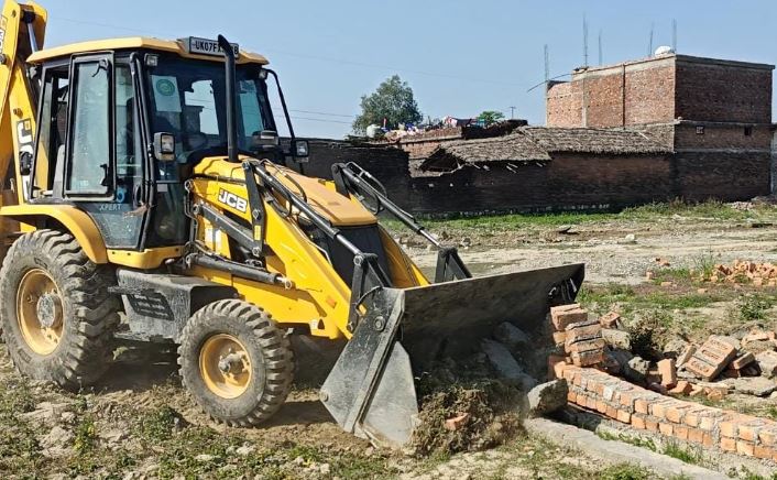 प्राधिकरण क्षेत्र में 25 बीघा अवैध प्लॉटिंग पर बड़ी कार्रवाई, ध्वस्तीकरण व सीलिंग अभियान जारी