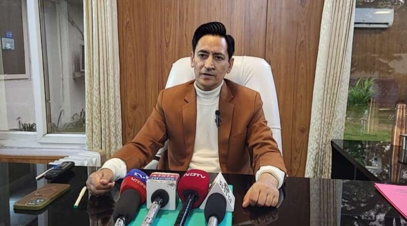 कमिश्नर दीपक रावत ने मण्डलवासियों को दी होली की शुभकामनाएं