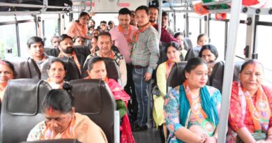 पार्टी कार्यकर्ताओं संग हरिद्वार रवाना हुए कैबिनेट मंत्री गणेश जोशी