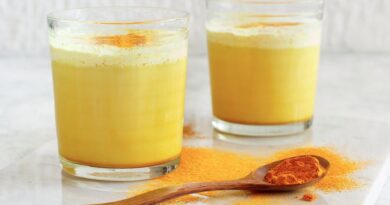 इन लोगों को क्यों नहीं पीना चाहिए हल्दी वाला दूध? आइये जानते हैं क्या कहते हैं स्वास्थ्य विशेषज्ञ