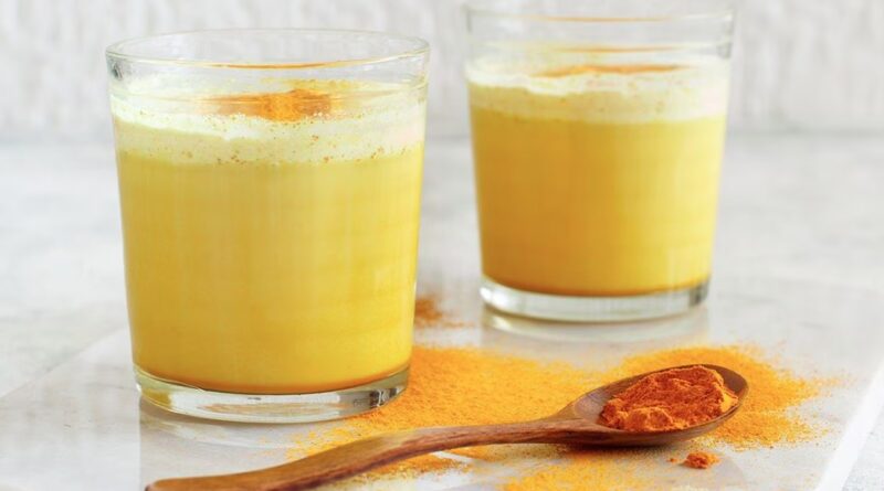 इन लोगों को क्यों नहीं पीना चाहिए हल्दी वाला दूध? आइये जानते हैं क्या कहते हैं स्वास्थ्य विशेषज्ञ