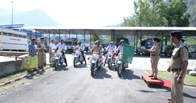 श्रद्धालुओं की सुरक्षा एवं सुगम यात्रा के लिए पुलिस का नया कदम, गंगोत्री-यमुनोत्री मार्गों में हाईटेक बुलेट मोटर साइकिलों को एसपी कमलेश उपाध्याय ने दिखाई हरी झंडी