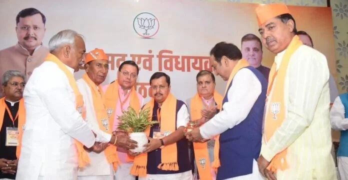 सभी सांसदों और विधायकों ने संगठन को मजबूत बनाने और वर्ष 2027 के चुनाव में जीत सुनिश्चित करने को लेकर की चर्चा
