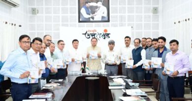 सीएम पुष्कर धामी ने सौर जागरूकता स्मारिका पुस्तिका’ का किया विमोचन