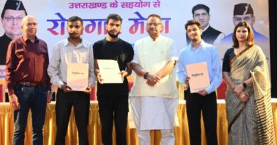 सैनिक कल्याण मंत्री गणेश जोशी ने चयनित लोगों को सौंपे नियुक्त पत्र