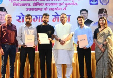 सैनिक कल्याण मंत्री गणेश जोशी ने चयनित लोगों को सौंपे नियुक्त पत्र