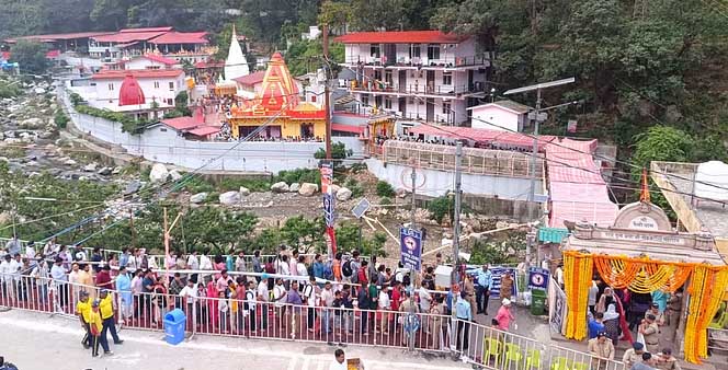 कैंची धाम के 62वें स्थापना दिवस पर उमड़ा आस्था का सैलाब, बाबा के जयकारों से गूंजा धाम