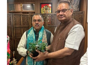राष्ट्रीय महामंत्री तरुण चुघ से मिले कैबिनेट मंत्री गणेश जोशी
