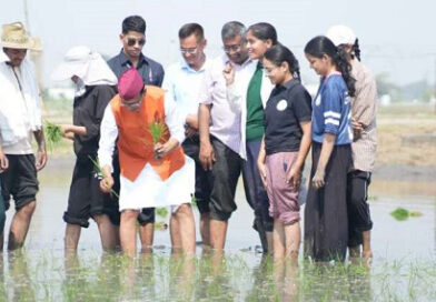 खेत बचाओ अभियान’ का शुभारंभ, केंद्रीय कृषि मंत्री शिवराज सिंह चौहान ने किसानों संग की धान की रोपाई