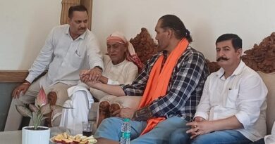 जसपाल राणा शूटिंग रेंज पहुँचे द ग्रेट खली, राणा परिवार को दी श्रद्धांजलि