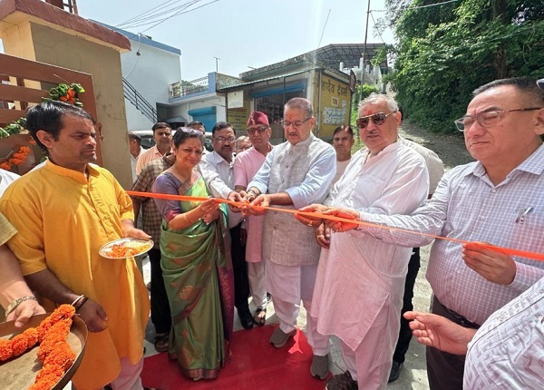 कैबिनेट मंत्री गणेश जोशी ने राजकीय आयुर्वेदिक चिकित्सालय कंडोली में आयुर्वेद उत्कर्ष केंद्र का किया उद्घाटन