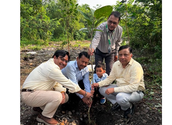 पेड़ नहीं, आने वाली पीढ़ियों का भविष्य लगा रहे हैं”- बंशीधर तिवारी