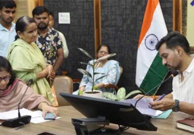 डीएम ने समाधान दिवस पर जनता की समस्याओं और शिकायतो को गंभीरता सुना और उनके त्वरित निस्तारण के निर्देश संबंधित अधिकारियों को दिए