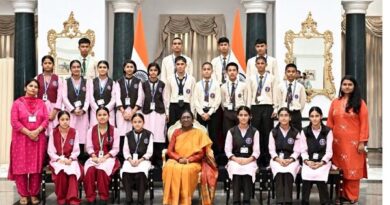 एकलव्य विद्यालयों के छात्रों ने किया राष्ट्रपति भवन का भ्रमण, राष्ट्रपति द्रौपदी मुर्मु से की मुलाकात