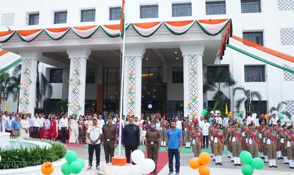 एसजीआरआर विश्वविद्यालय तिरंगे के रंग में रंगा