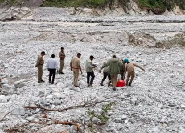 तमक नाले में लापता हवलदार पंकज की तलाश तेज, SDRF-NDRF समेत कई टीमें रेस्क्यू में जुटीं