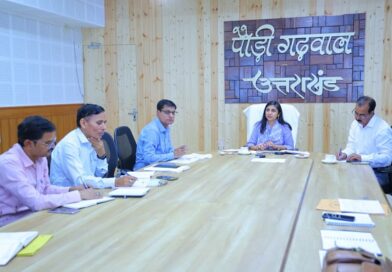 श्रीनगर बस अड्डे का 31 अगस्त तक होगा हस्तांतरण, डीएम ने विकास परियोजनाओं में तेजी के दिए निर्देश