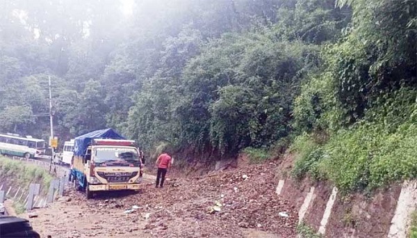 बारिश का असर : प्रदेश में 145 सड़कें बंद हैं, 224 ट्रांसफार्मर ठप हैं और 14 पेयजल योजनाएं प्रभावित लगभग 798 करोड़ के करीब का नुकसान