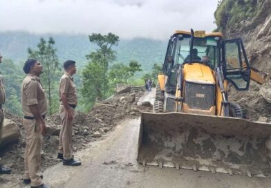 हल्द्वानी: नैनीताल मार्ग पर आया भारी मलबा, प्रशासन और पुलिस की तत्परता से यातायात हुआ बहाल