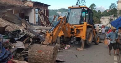 मसूरी के रॉक स्टोन पर चला एमडीडीए का बुलडोजर, अपर माल रोड पर अनाधिकृत निर्माण ध्वस्त