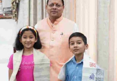 माउंट किलिमंजारो का सफल आरोहण करने वाले पर्वतारोही रियांश और प्रिशा पहुंचे दून, सीएम से मिले