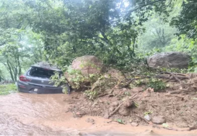 नैनीताल-काठगोदाम मार्ग पर ज्योलीकोट नर्सरी गेट के पास भूस्खलन, रास्ता बंद