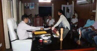 हल्द्वानी : जनता दरबार में कुमाऊं कमिश्नर दीपक रावत ने भूमि विवाद, मृत्यु प्रमाण पत्र सुधार करने,कालेज में प्रबन्धन समिति गठित करने सहित भरण पोषण जैसी कई समस्याओं का किया समाधान