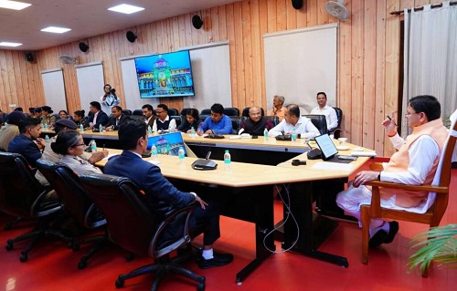 देहरादून : देर रात तक सीएम धामी ने अधिकारियों के संग की उच्चस्तरीय बैठक