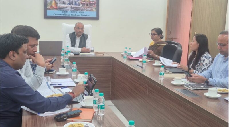 तय समय में सड़कें गड्ढामुक्त न होने पर गढ़वाल आयुक्त सख्त