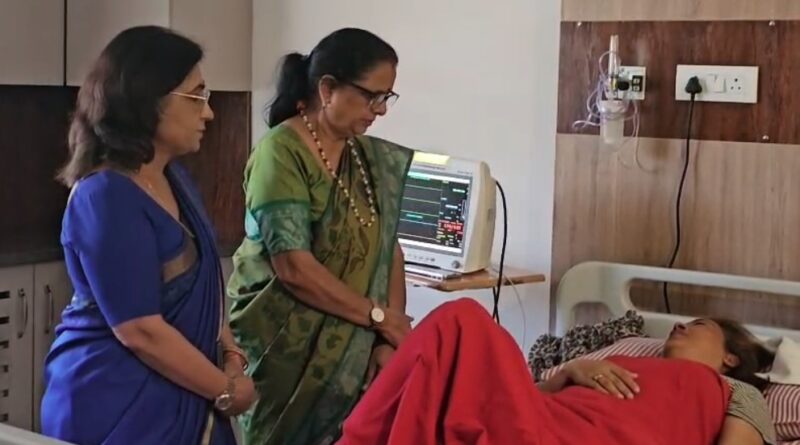 अस्पताल में भर्ती मंत्री रेखा आर्य की स्थिति का संज्ञान लेने पहुंचीं महिला आयोग अध्यक्ष