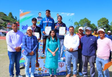 जिलाधिकारी ने सांसद चैंपियनशिप ट्रॉफी में पहुंचकर बढ़ाया खिलाड़ियों का उत्साह