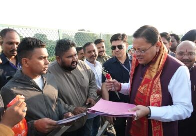 मुख्यमंत्री ने खटीमा में सुनीं जनसमस्याएं, अधिकारियों को दिए त्वरित एवं प्रभावी निस्तारण के निर्देश