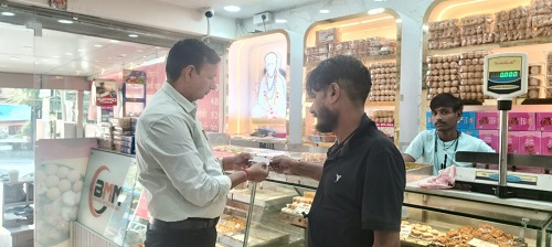 मिठाई की ट्रे पर निर्माण और एक्सपायरी डेट लिखना अनिवार्य, देहरादून में 27 दुकानों की जांच