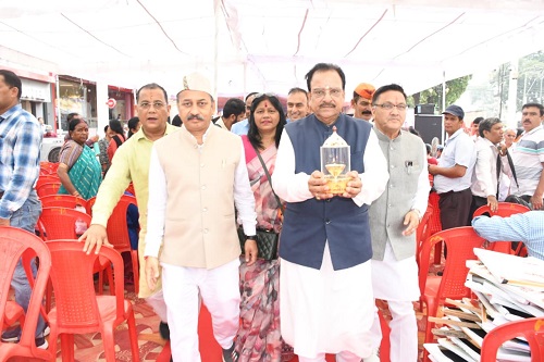 पीएम मोदी के जनसेवा के 25 वर्ष पूरे, हल्द्वानी में निकली मशाल सेवा ज्योति यात्रा